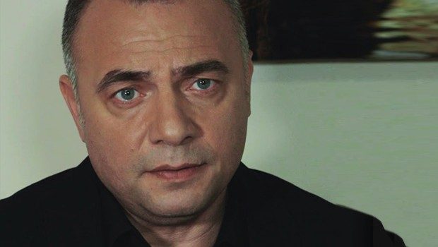 Oktay Kaynarca otomobilini muhabirlerin üzerine sürdü