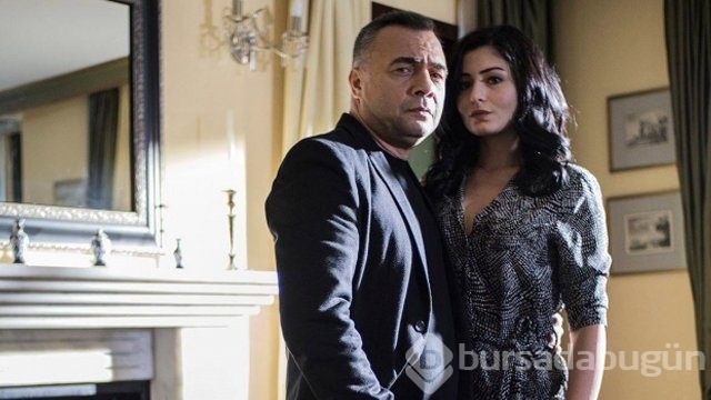 Oktay Kaynarca otomobilini muhabirlerin üzerine sürdü