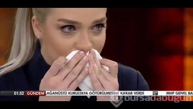 Güzel sunucu ilahiyatçı konuğunun söylediklerine hüngür hüngür ağladı