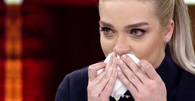 Güzel sunucu ilahiyatçı konuğunun söylediklerine hüngür hüngür ağladı