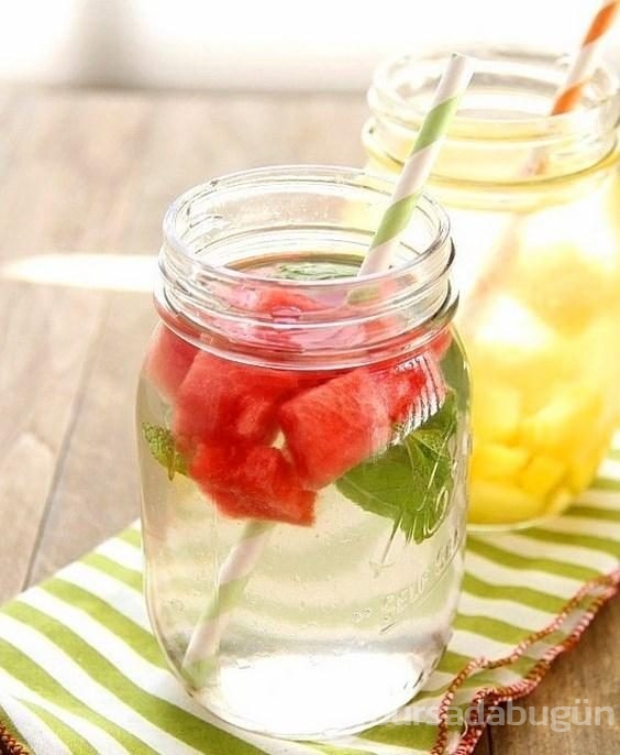 Sizi forma sokacak 15 lezzetli detoks suyu