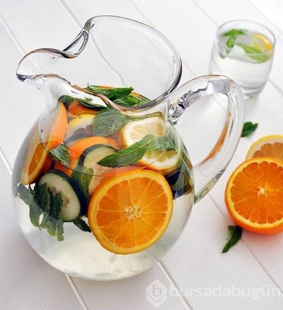 Sizi forma sokacak 15 lezzetli detoks suyu