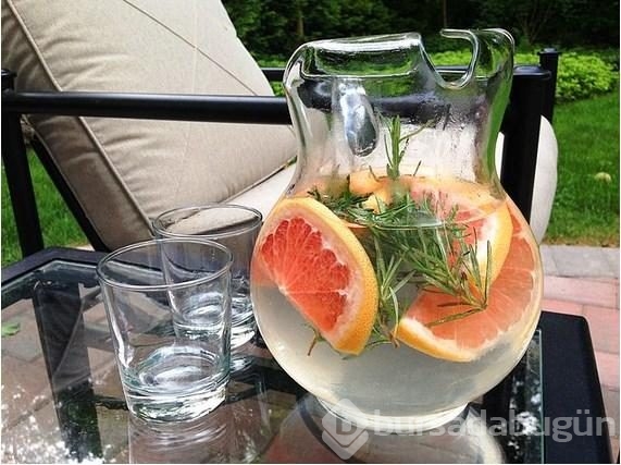 Sizi forma sokacak 15 lezzetli detoks suyu