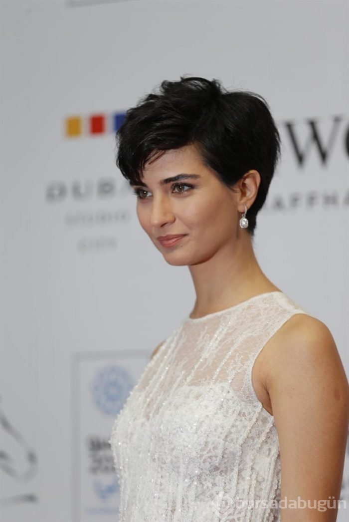 Tuba Büyüküstün'den yeni poz!