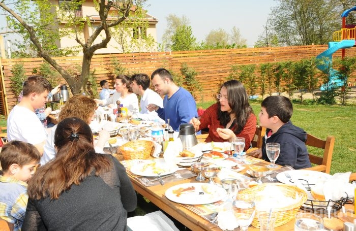 Renk Otizm'e Çubuklu Et'den anlamlı destek...