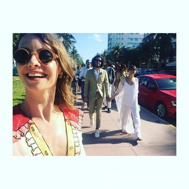 Ünlü şarkıcı Miami'de evlendi!
