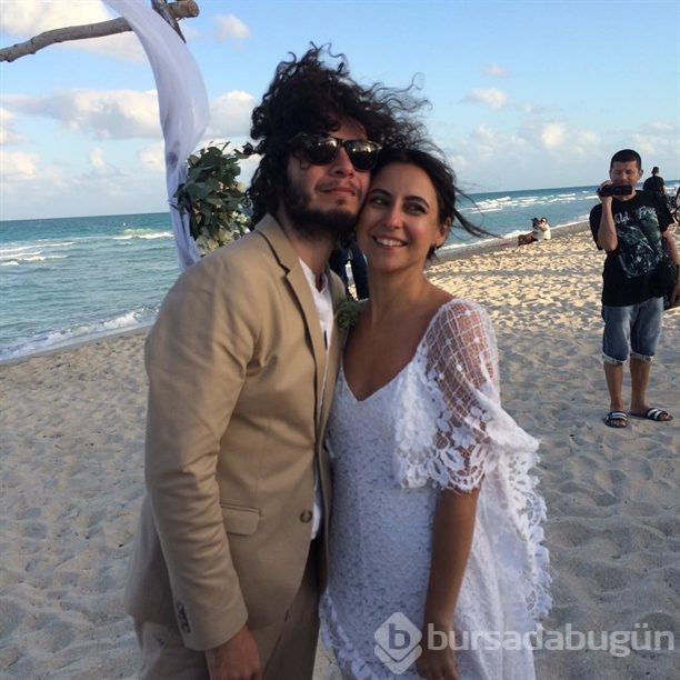 Ünlü şarkıcı Miami'de evlendi!