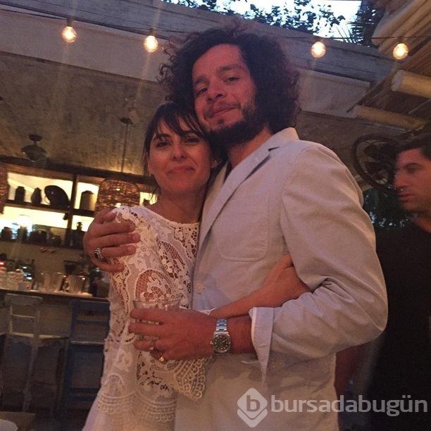 Ünlü şarkıcı Miami'de evlendi!