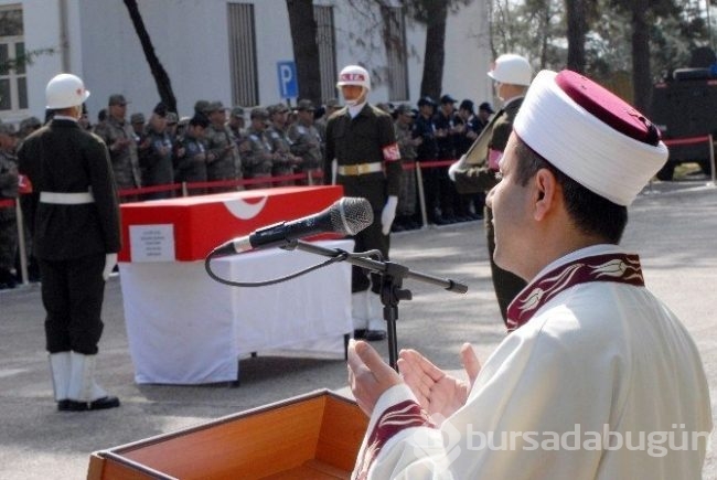 Hani şehidini yaralı arkadaşları yalnız bırakmadı