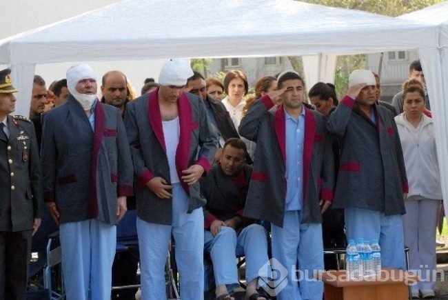 Hani şehidini yaralı arkadaşları yalnız bırakmadı