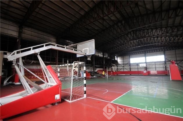 PKK, Van'da spor salonu yaktı