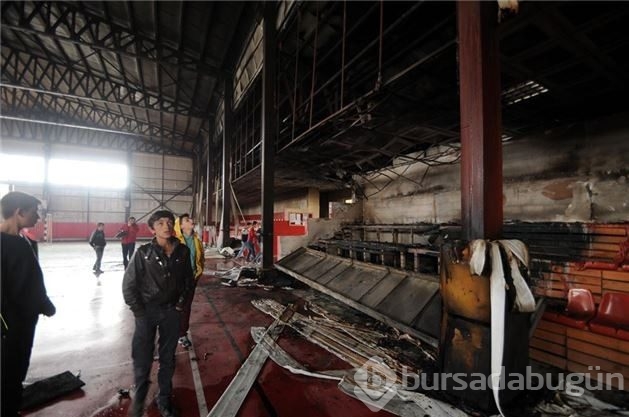 PKK, Van'da spor salonu yaktı