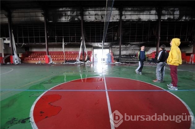 PKK, Van'da spor salonu yaktı
