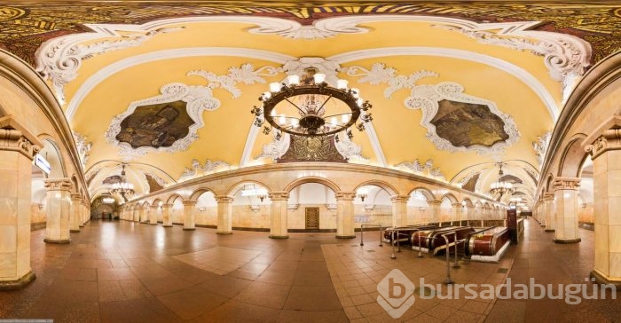 Balo salonu değil metro istasyonu
