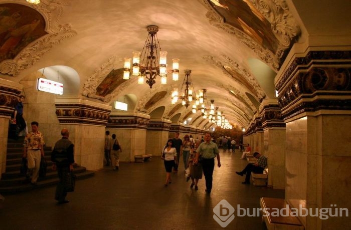 Balo salonu değil metro istasyonu