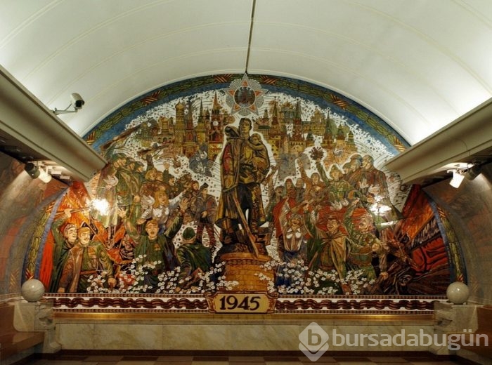 Balo salonu değil metro istasyonu