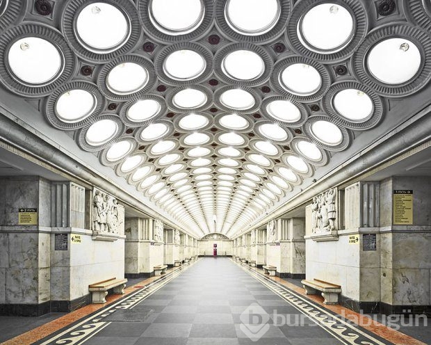 Balo salonu değil metro istasyonu