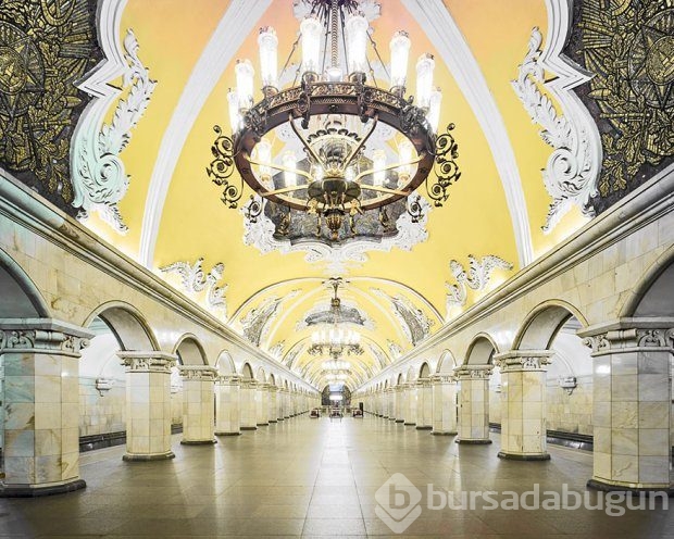 Balo salonu değil metro istasyonu