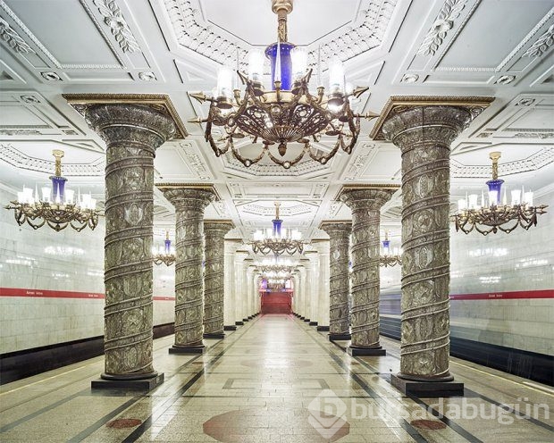 Balo salonu değil metro istasyonu