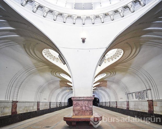 Balo salonu değil metro istasyonu