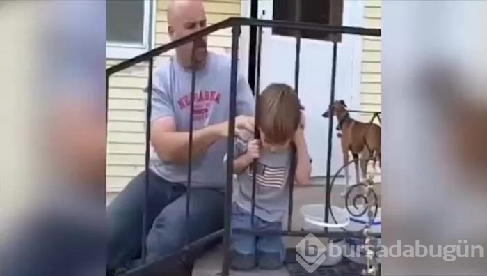 Kafası sıkışan çocuk kendini mucizevi bir yöntemle kurtardı