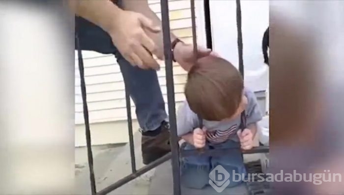 Kafası sıkışan çocuk kendini mucizevi bir yöntemle kurtardı