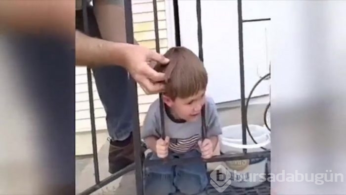 Kafası sıkışan çocuk kendini mucizevi bir yöntemle kurtardı