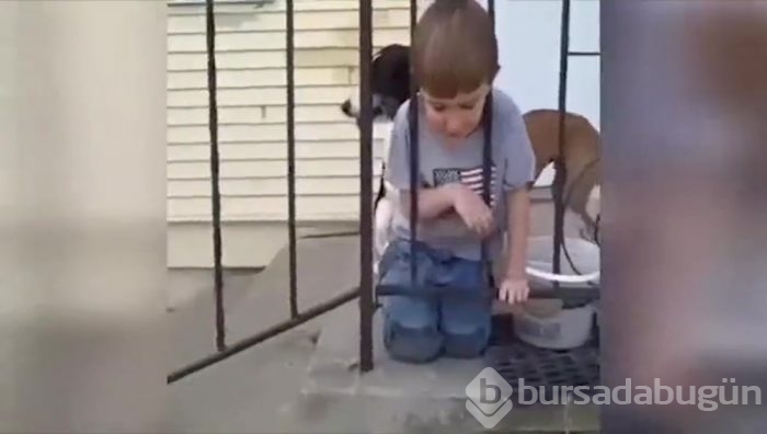 Kafası sıkışan çocuk kendini mucizevi bir yöntemle kurtardı
