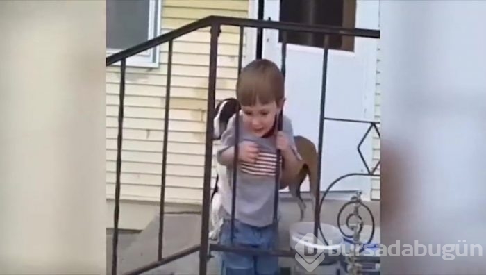 Kafası sıkışan çocuk kendini mucizevi bir yöntemle kurtardı
