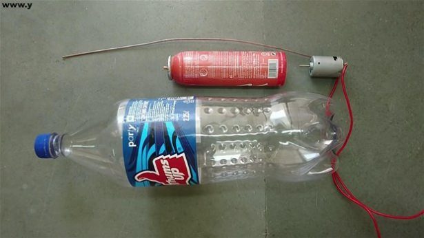 Kola şişesinden bakın ne yaptı