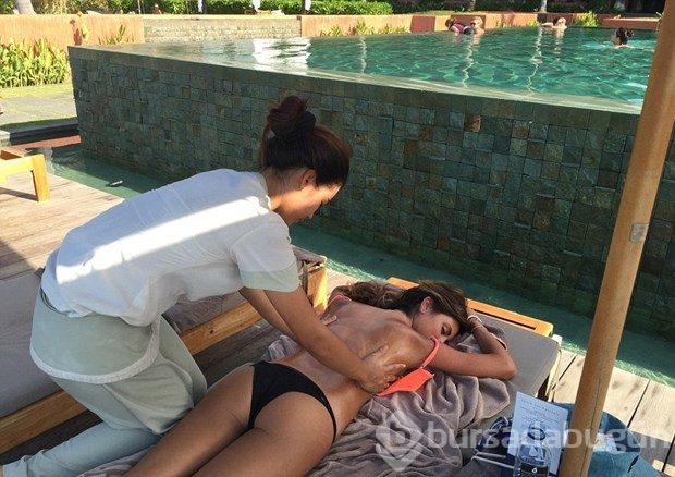 Her şeyi geride bıraktı, dünyayı geziyor
