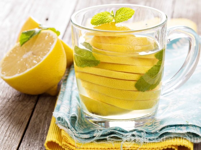 Güne ılık limonlu su ile başlamanın 7 faydası