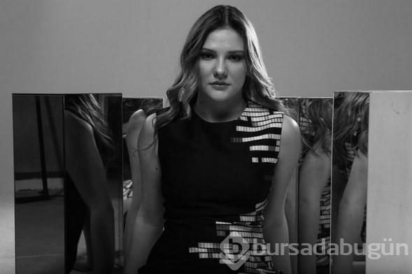 Televizyonu sevdiren genç kadınlar
