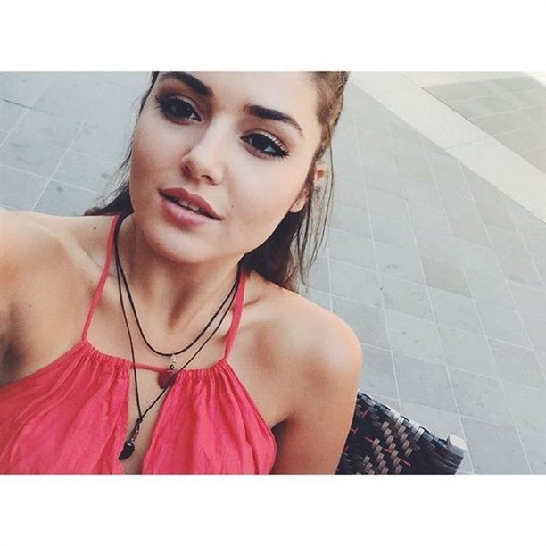 Hande Erçel'in gece pozu!