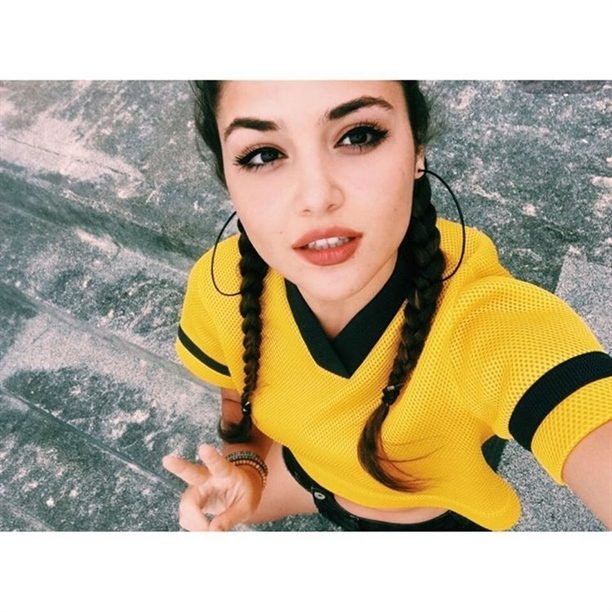 Hande Erçel'in gece pozu!