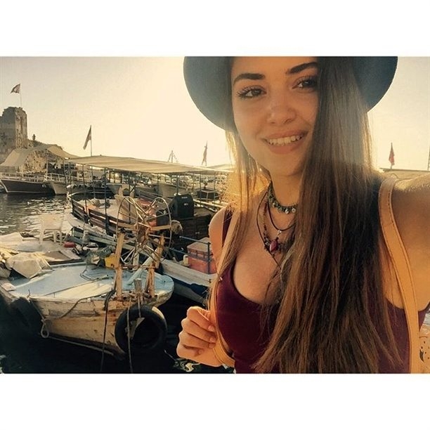 Hande Erçel'in gece pozu!