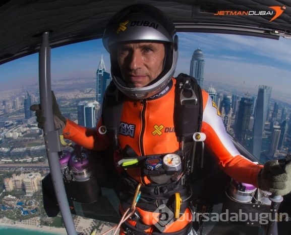 Jet motorlu kanatlarla Dubai'de uçan ilk insan	