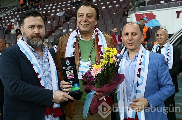 Trabzonspor'da efsanelere plaket verildi