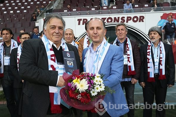 Trabzonspor'da efsanelere plaket verildi
