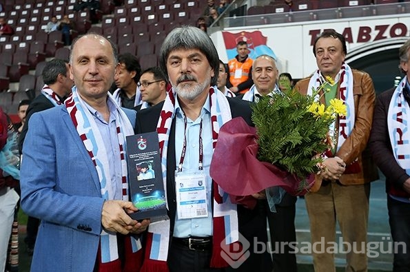 Trabzonspor'da efsanelere plaket verildi