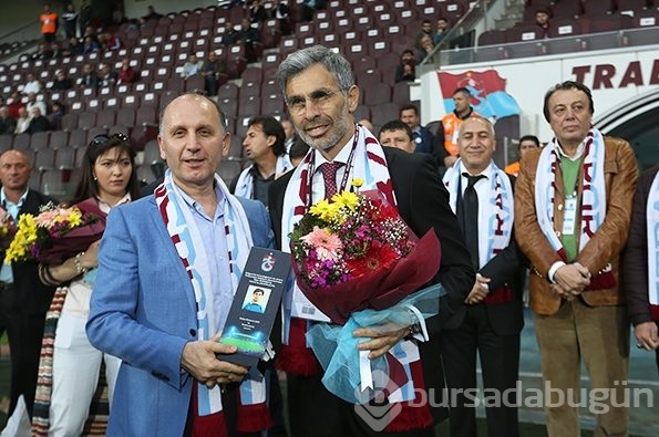 Trabzonspor'da efsanelere plaket verildi