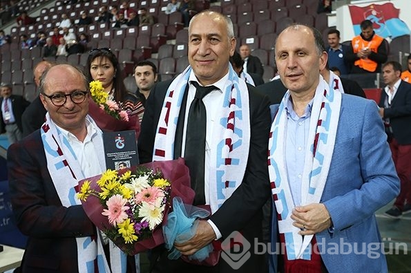 Trabzonspor'da efsanelere plaket verildi