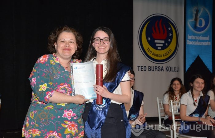 Ted Bursa Kolejinde kasım 2015 Ib öğrencilerinin diploma sevinci...