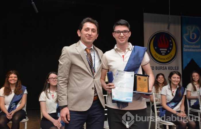 Ted Bursa Kolejinde kasım 2015 Ib öğrencilerinin diploma sevinci...