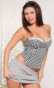 Ebru beynini sildiriyor!