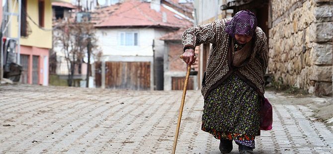 Türkiye'de 100 yaş ve üzerinde 5 bin 293 kişi var