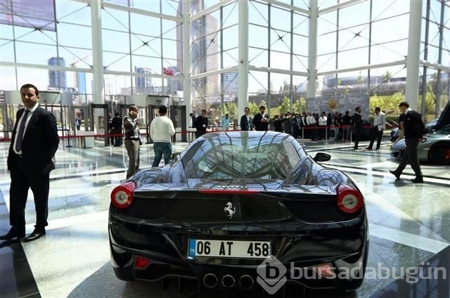Dev holdingin lüks otomobilleri satılıyor