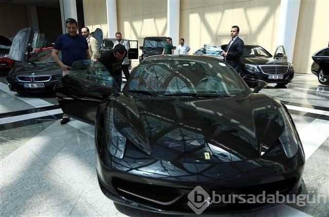 Dev holdingin lüks otomobilleri satılıyor