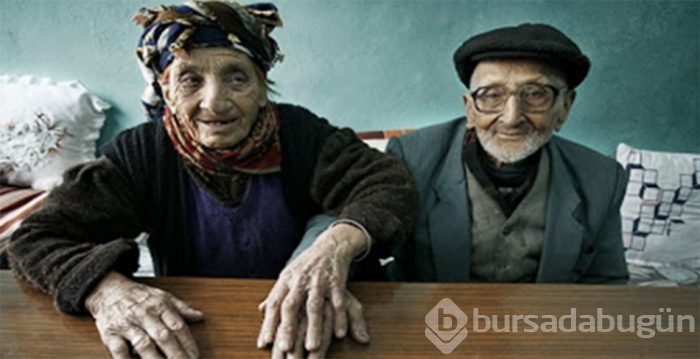 Yalnızların yarısı yaşlı