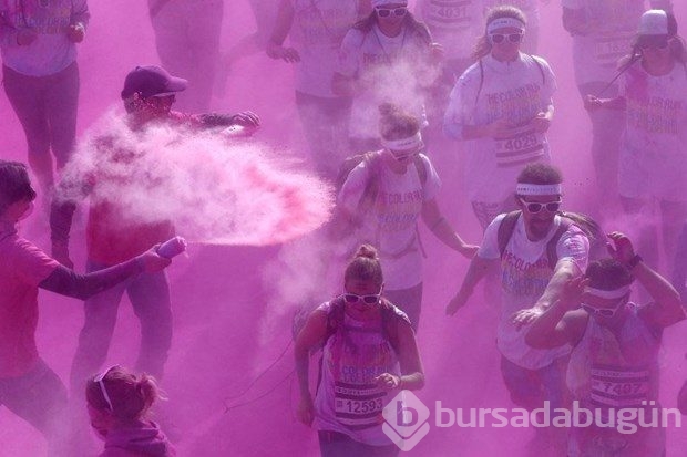 Paris'te renkli koşu